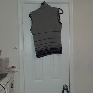 Sleeveless turtle neck